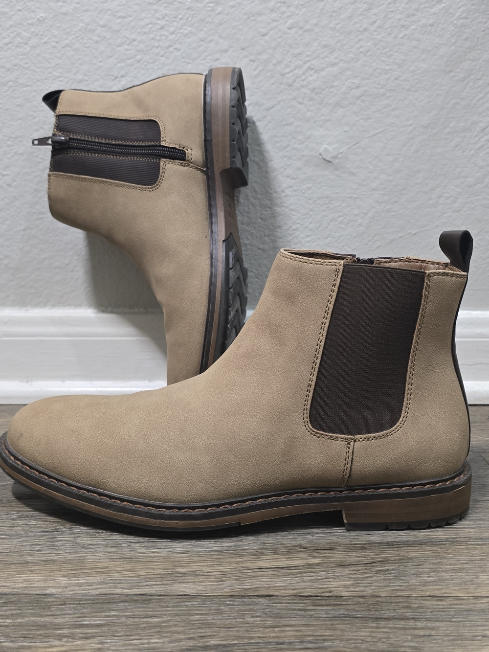 Madden NYC Men’s Size 7 Tan Chelsea Ankle Boots Side Zip